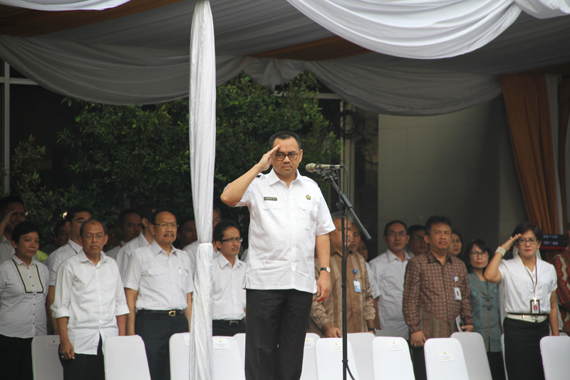 Dalam Keadaan Sulit, Yang Bekerja Idealisme